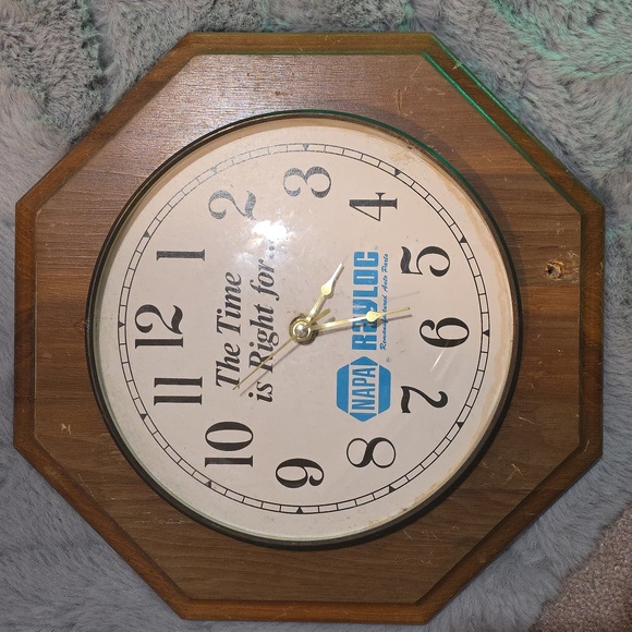 Napa Clock - Picture 2 of 3